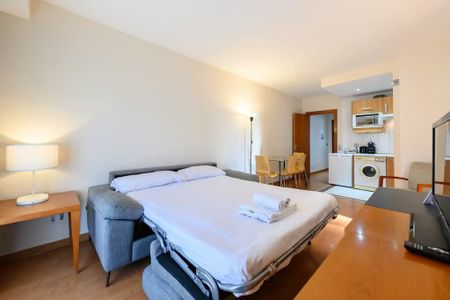 Calle de Mauricio Legendre, Madrid, Community of Madrid 28046 - Photo 2