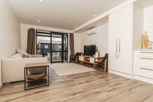 Semi Furnished Three Bedroom Townhouse Mount Roskill - Photo 1