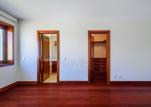 Apartamento T5 com vista mar em Matosinhos Sul