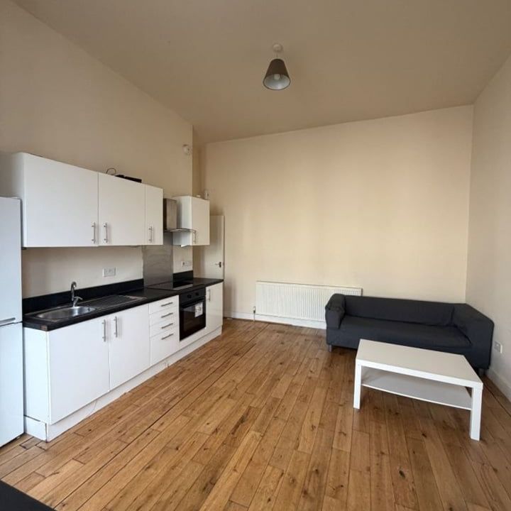 Room in a Shared Flat, Waverley St, NG7 - Photo 1