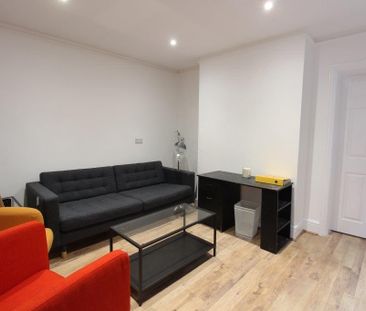 4 bedroom semi-detached house to rent - Photo 2