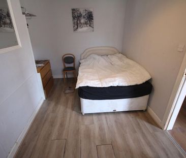 6 bedroom semi-detached house to rent - Photo 5