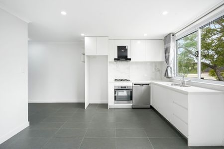 Bright and Stylish Home With Lifestyle Appeal - Photo 2