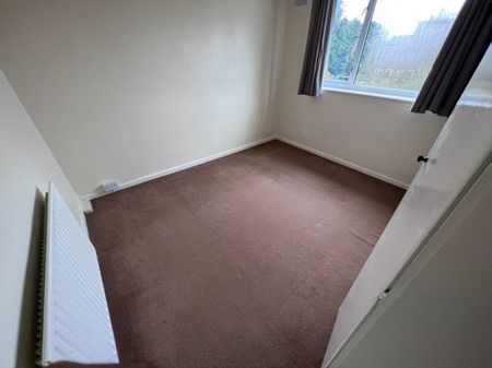 3 Bedroom Styvechale, Coventry - - Photo 2