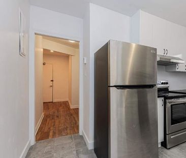 TRES GRAND 3 1/2 - 3485 ELLENDALE - RECEMMENT RENOVE - Photo 3