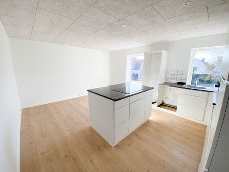 Stor og charmerende 4-værelses lejlighed i Vejgaard - Photo 3