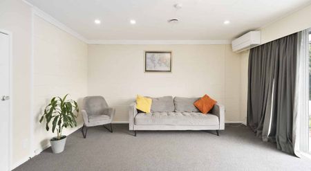 West Is Best – Cozy 2-Bedroom Standalone Home with Spacious Living - Photo 4