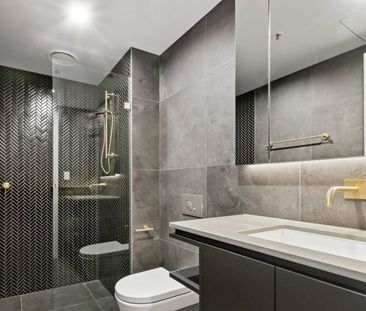 Sleek City Living – Upscale One-Bedroom Apartment in Metropol - Photo 6