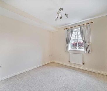 Spire View, Salisbury, SP2 - Photo 2