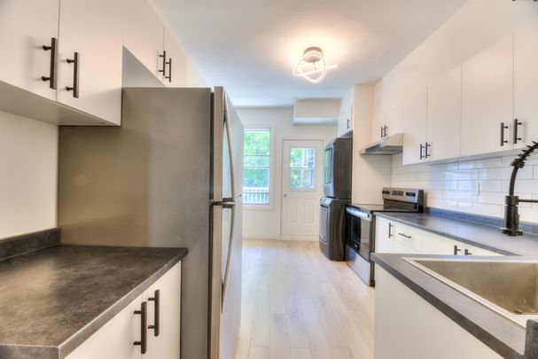 188 1re Avenue - Photo 1