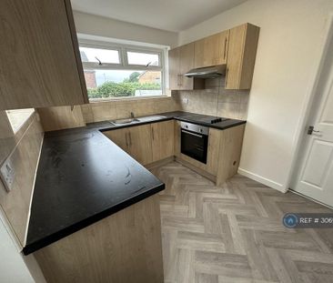 3 bedroom semi-detached house to rent - Photo 6