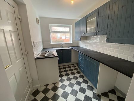 2 bedroom terraced house to rent - Photo 3