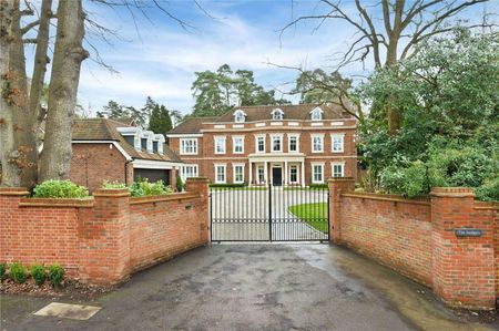 A stunning family home finished to an exceptional standard throughout. SHORT LET ONLY. - Photo 4