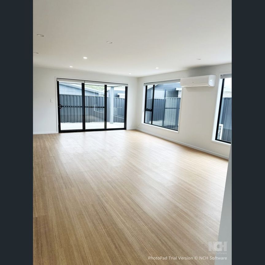 Just finished! Brand new 3 bedroom, 2 bathroom townhouse. 2 car lock up garage with courtyard. - Photo 1