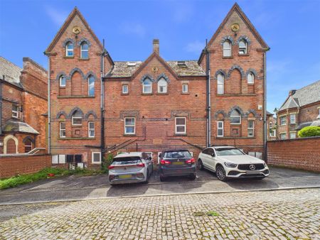 1 bedroom Flat to rent - Photo 2