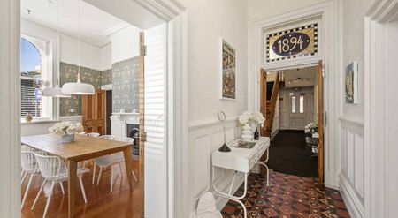 Historic Luxury Rental – Wellington Central - Photo 5