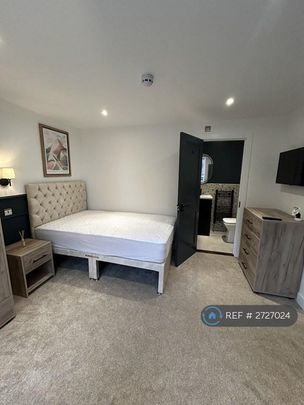 1 bedroom in a house share to rent - Photo 1