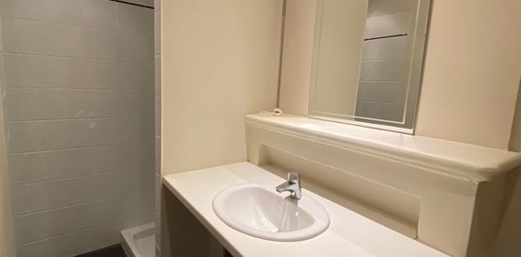 Location Appartement 2 pièces 49m² BORDEAUX 33000 - Photo 2