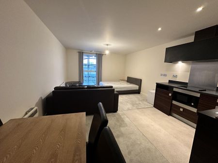 Studio to rent - Photo 2