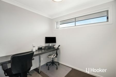 Stunning 4 Bedroom Home - Great Location! - Photo 3