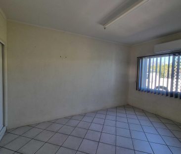 TWO BEDROOM TWO BATHROOM UNIT - CLOSE TO TOWN! - Photo 3