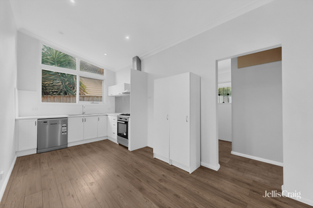 23 Deakin Street, Mitcham VIC 3132 - House For Rent | Domain - Photo 5