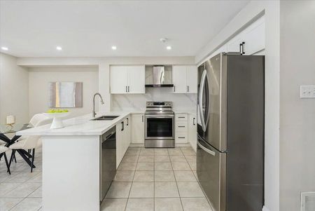 For Lease - 14 Gateway Court, Whitby, Ontario - Photo 2