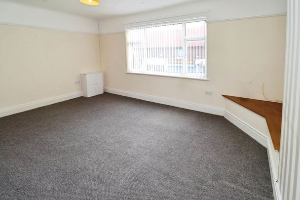 Allport Lane, Bromborough - Photo 1