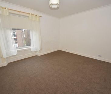 3 bedroom flat to rent - Photo 2