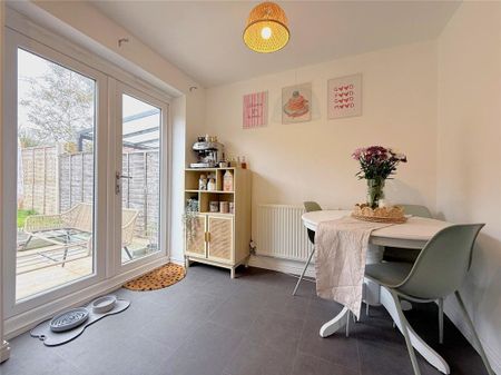 2 bedroom semi-detached house to rent - Photo 4