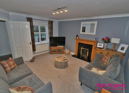 3 bedroom semi-detached house to rent - Photo 2