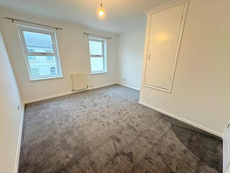 2 bedroom end of terrace house to rent - Photo 2