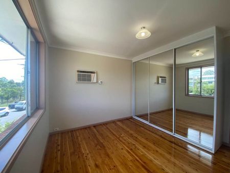 3 Bedroom Half House - Photo 3