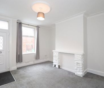 2 bedroom end of terrace house to rent - Photo 2