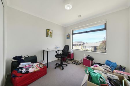 Beautiful Double Storey Home!!!! - Photo 5