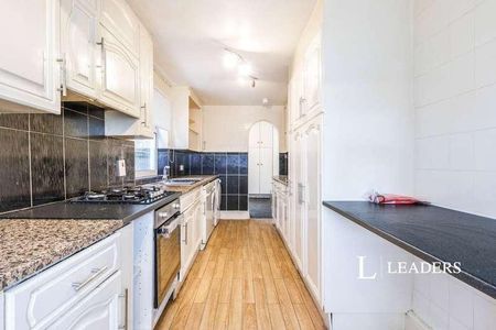 Elgar Avenue, Surbiton, KT5 - Photo 3