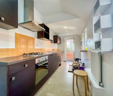 3 bedroom Mid Terraced House to let - Photo 6