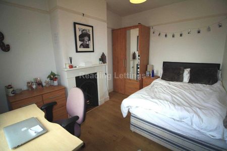 6 bedroom terraced house to rent - Photo 3