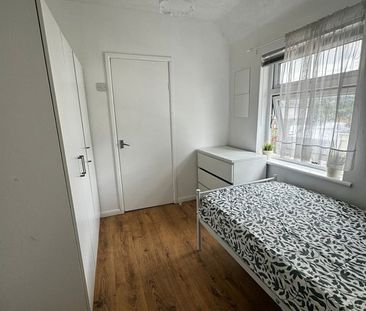 Room in a Shared House, Barclay Road, E13 - Photo 3