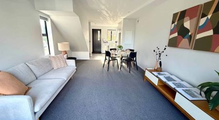 IMMACULATE FULLY FURNISHED INNER CITY APARTMENT! - Photo 4