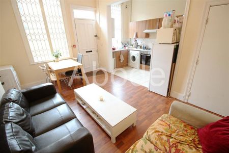 5 bedroom house to rent - Photo 2