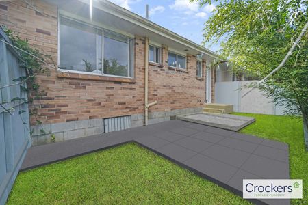 Two Bedroom One Bathroom In Tidy Unit Privately Appointed - Photo 2