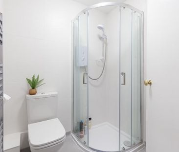 1 bedroom in a house share to rent - Photo 4