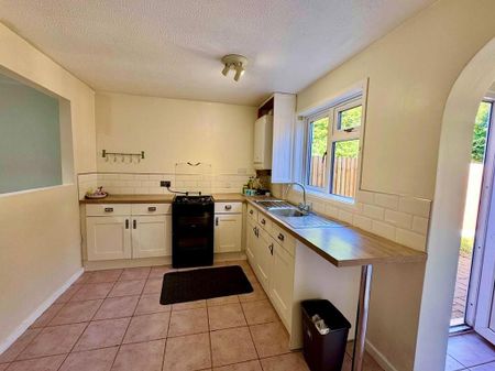3 bedroom terraced house to rent - Photo 5