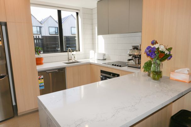 Petone Townhouse - Photo 1
