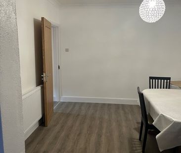 5 Bed Semi-Detached House, Hay Lane, NW9 - Photo 1