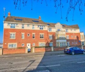 2 BEDROOM Apartment - First Floor - Photo 3