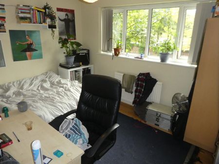 5 bedroom semi-detached house to rent - Photo 4