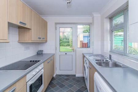 Deanfield Road, Botley - Photo 2