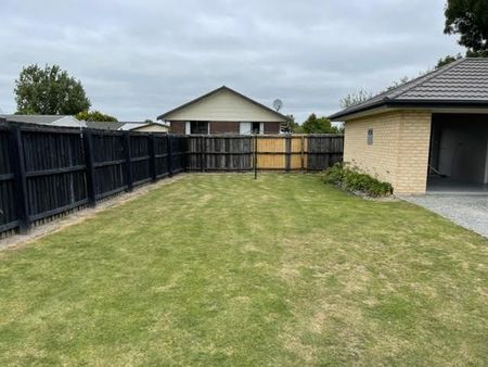 Modern Townhouse with Large Backyard! - Photo 3